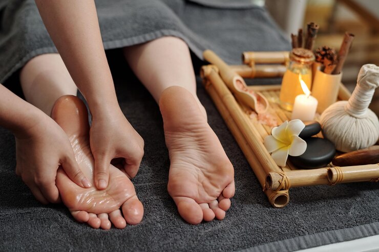 Alt= postnatal massage untuk mengatasi kaki bengkak setelah melahirkan