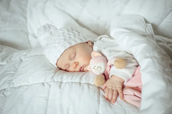 alt= bayi cegukan saat tidur