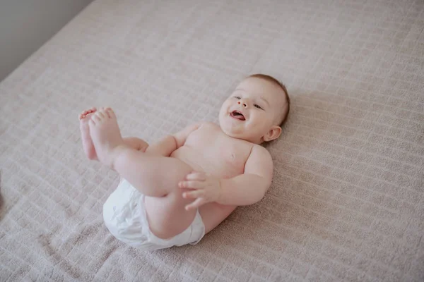 alt= normalkah bayi jarang BAB