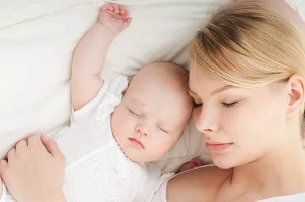 alt= larangan setelah melahirkan normal