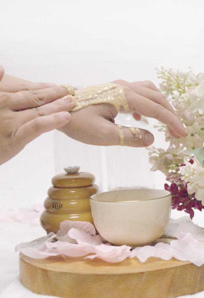 alt= honey and oatmeal scrub