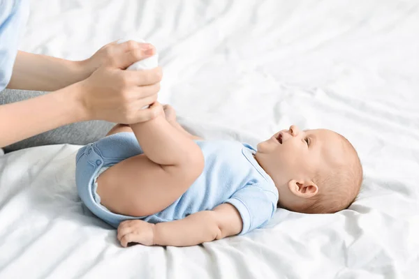 alt= mengatasi bayi jarang pipis