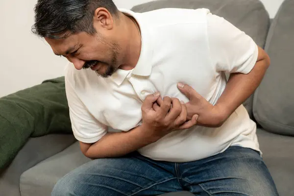 alt= tanda serangan jantung