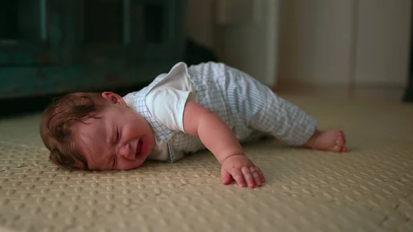 Alt= bayi jatuh dari kasur