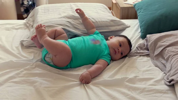 Alt= bayi jatuh dari kasur