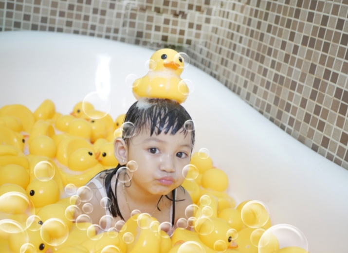 alt= sensory play, Duckey Splash Bubble Bath